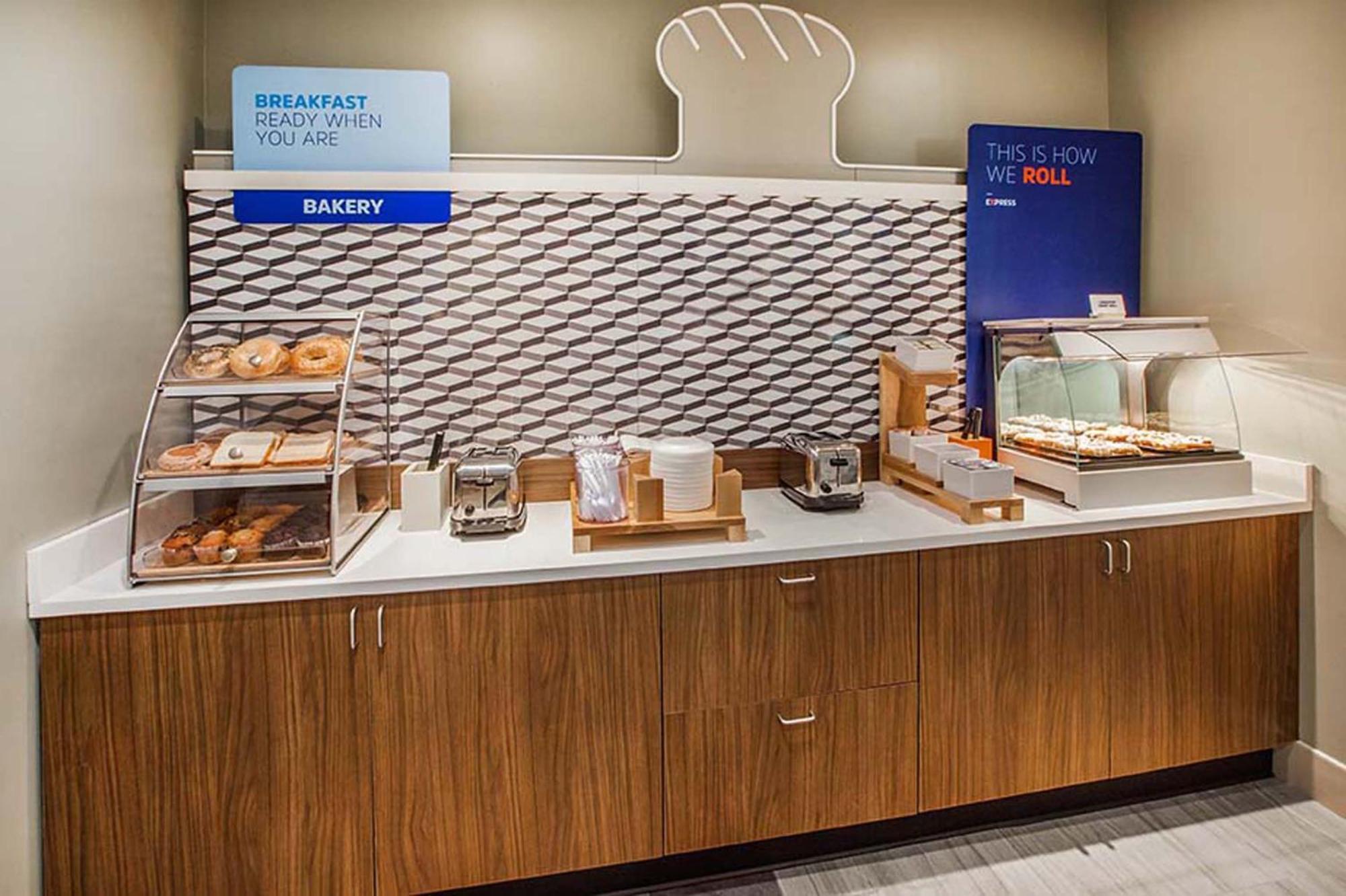 Hotel Express & Clarington - By Ihg