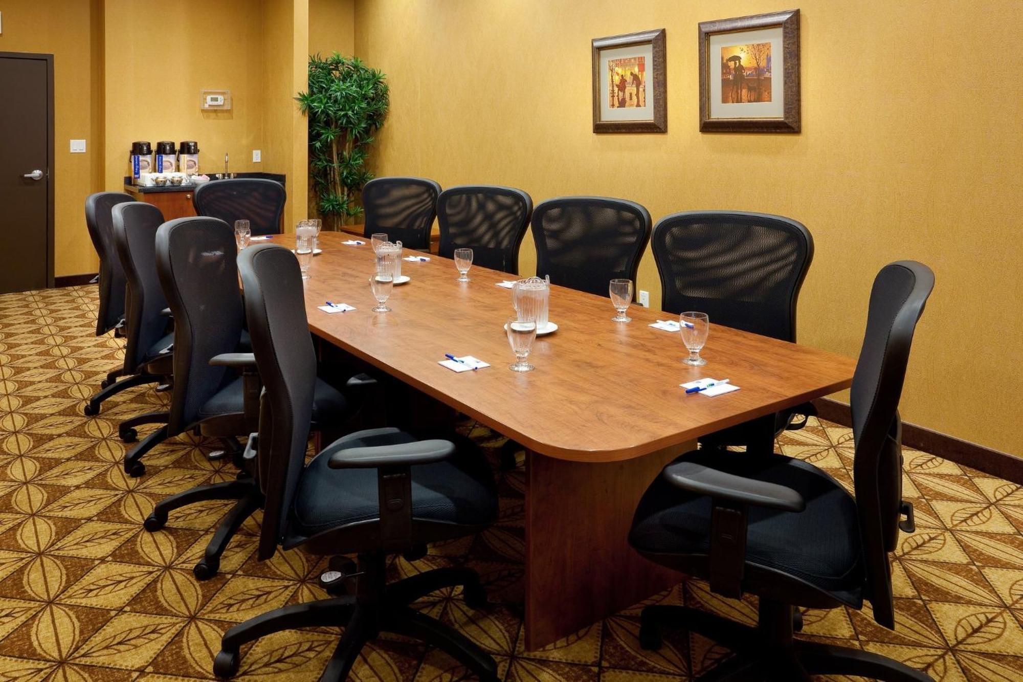 Express & Clarington - By Ihg Hotel Bowmanville