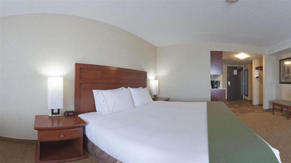 Express & Clarington - By Ihg Hotel 3*